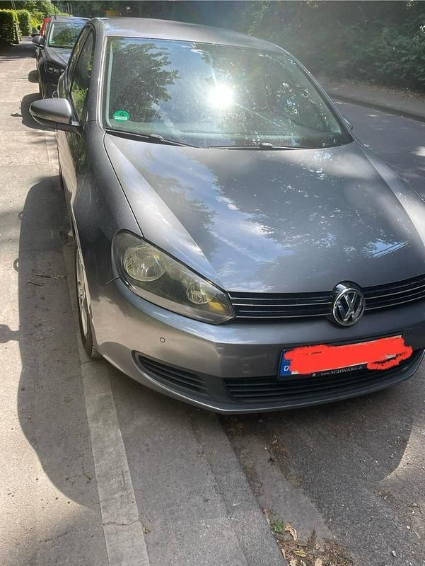 Grau Gebraucht 2010 VW Golf VI Limousine | 3.900 € (Fairer Preis) - Bild 1/4