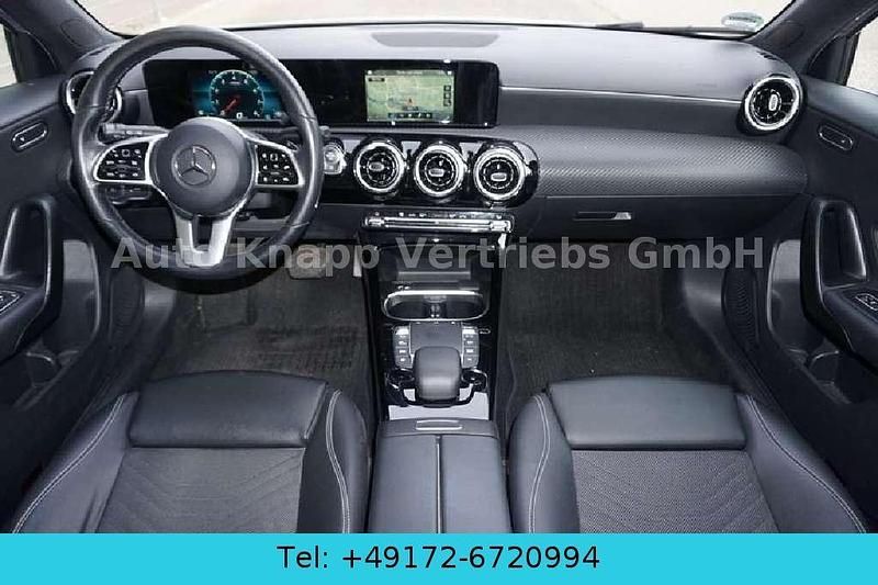 Gebraucht Mercedes A200 Business 163 PS (119 kW) 2021 Grau Kleinwagen