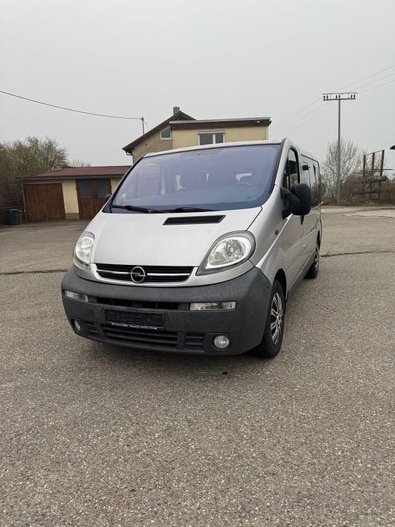 Usata Opel Vivaro 101 CV (74 kW) 2004 Argento Monovolume