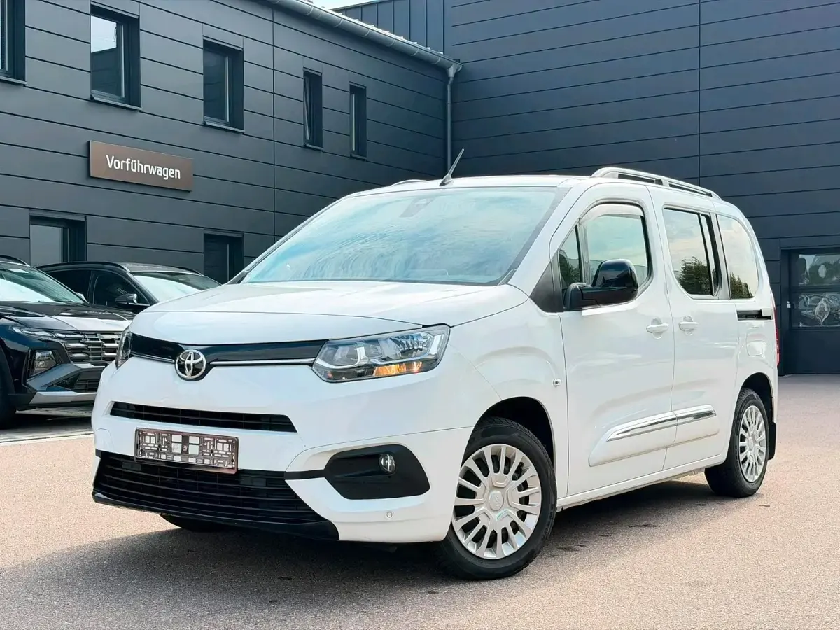 Gebraucht Toyota Proace Verso City 130 PS (95 kW) 2022 Weiß Kombi