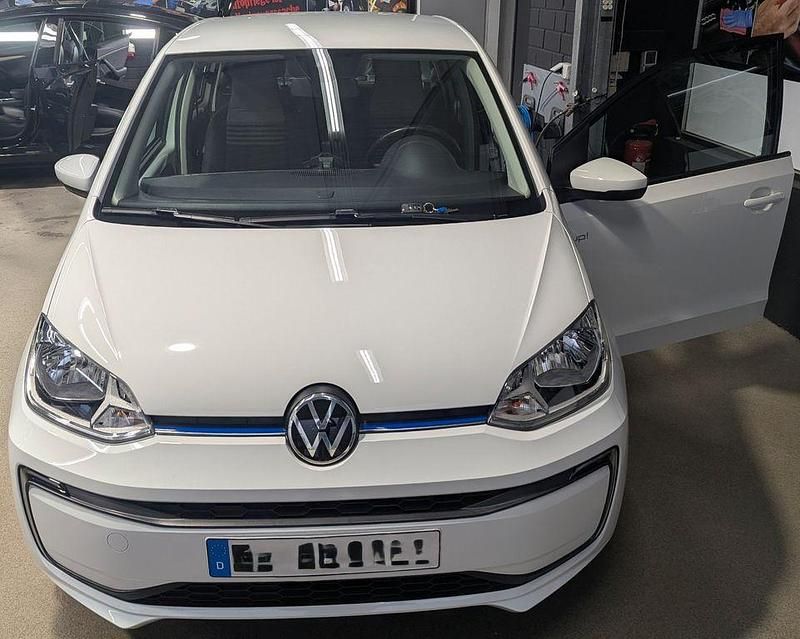 Weiß Gebraucht 2020 VW e-up! Kleinwagen | 12.299 € (Fairer Preis) - Bild 1/4