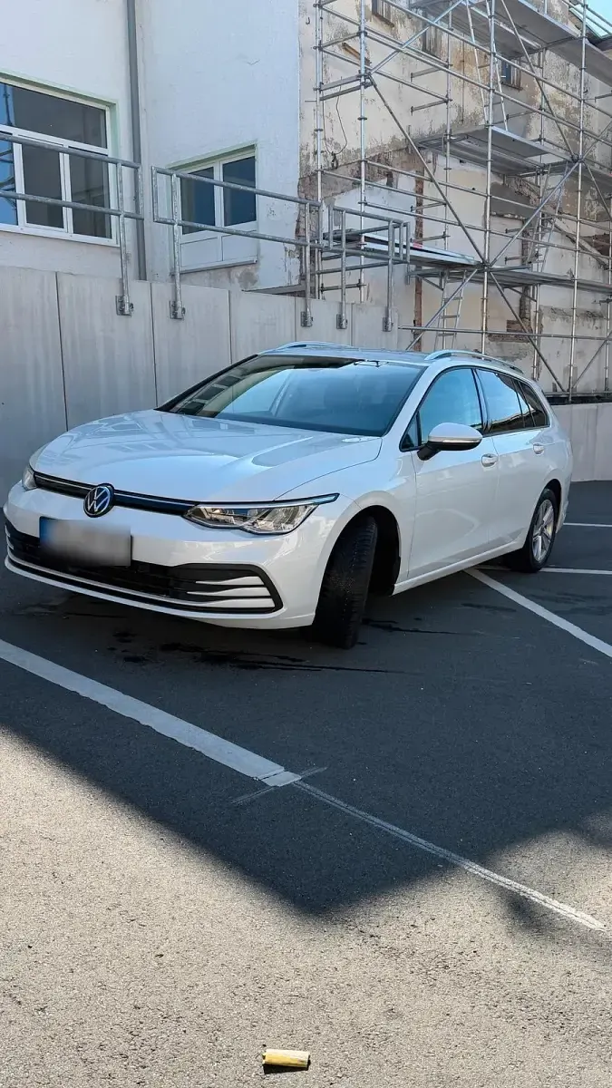 Gebraucht VW Golf VIII 150 PS (110 kW) 2021 Weiß Kombi