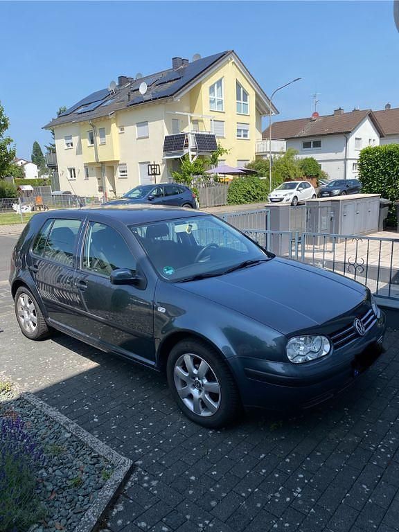 Grau Gebraucht 2000 VW Golf IV Limousine | 2.900 € (Etwas zu teuer) - Bild 1/3