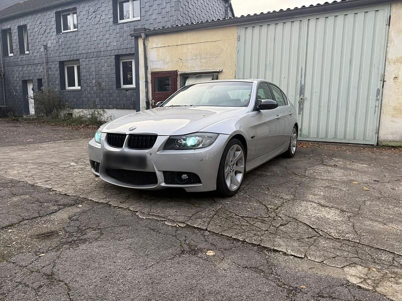 Gebraucht BMW 330 235 PS (172 kW) 2008 Silber Limousine