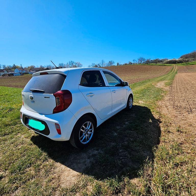 Second-hand Kia Picanto Attract 67 CP (49 kW) 2018 Alb Hatchback