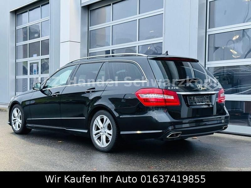 Gebraucht Mercedes E220 AMG 170 PS (125 kW) 2013 Schwarz Kombi