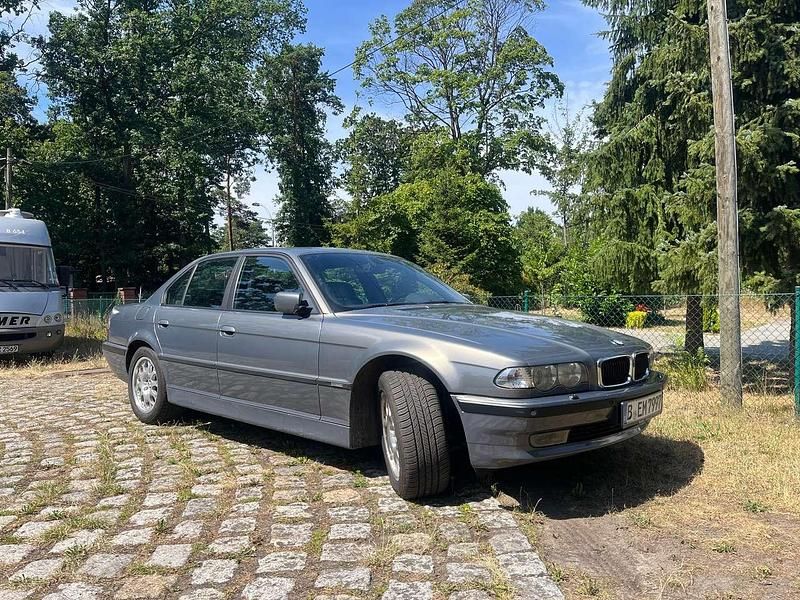 Grau Gebraucht 2000 BMW 728 Limousine | 17.000 € - Bild 1/4
