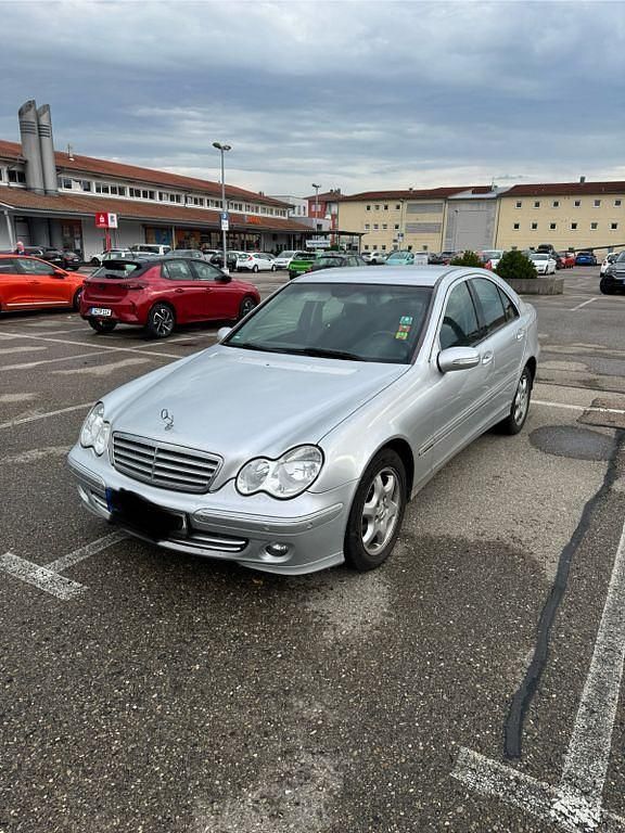 Silber Gebraucht 2006 Mercedes C200 Elegance Limousine | 2.800 € (Fairer Preis) - Bild 1/4