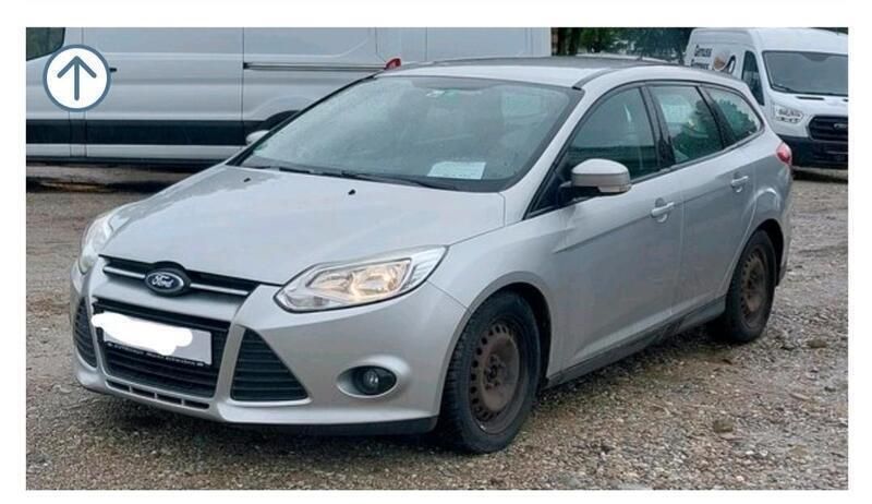 Silber Gebraucht 2012 Ford Focus Titanium Kombi | 3.099 € (Superpreis) - Bild 1/3