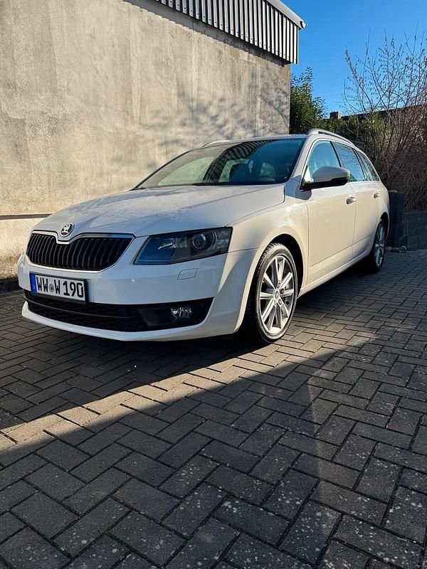 Weiß Gebraucht 2015 Skoda Octavia Kombi | 9.100 € (Teuer) - Bild 1/4