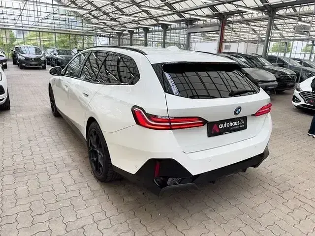 Gebraucht BMW i5 M Sport 250 kW (340 PS) 2024 Weiß Kombi