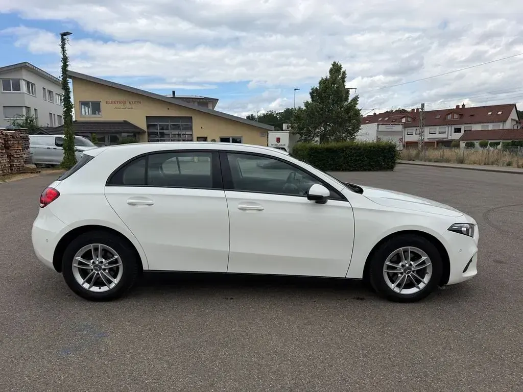 Gebraucht Mercedes A180 116 PS (85 kW) 2018 Weiß Limousine