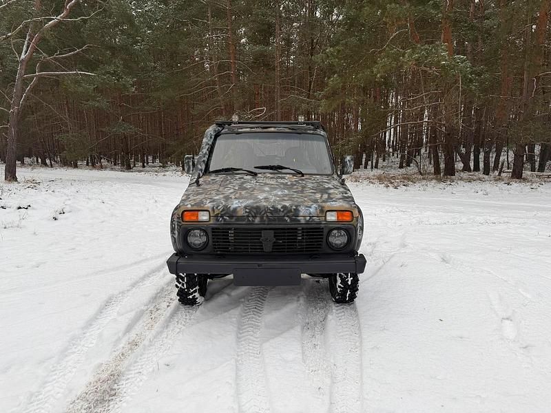 Beige Gebraucht 2009 Lada niva SUV | 8.777 € (Etwas zu teuer) - Bild 1/4