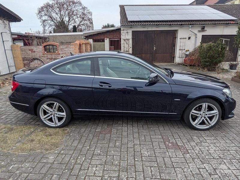 Gebraucht Mercedes C220 170 PS (125 kW) 2012 Blau Coupé