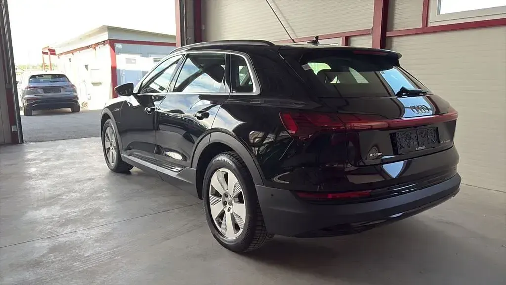 Gebraucht Audi e-tron 230 kW (313 PS) 2021 Schwarz SUV