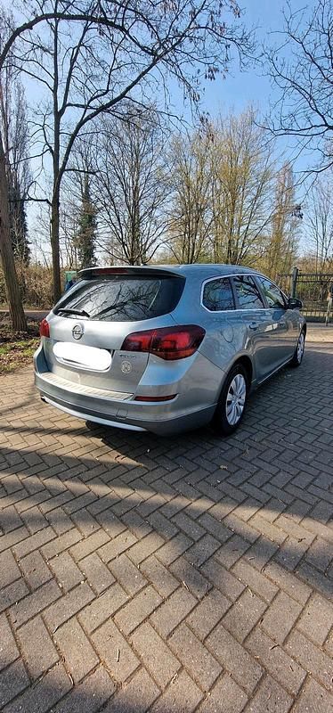 Gebraucht Opel Astra 145 PS (106 kW) 2012 Grau Kombi