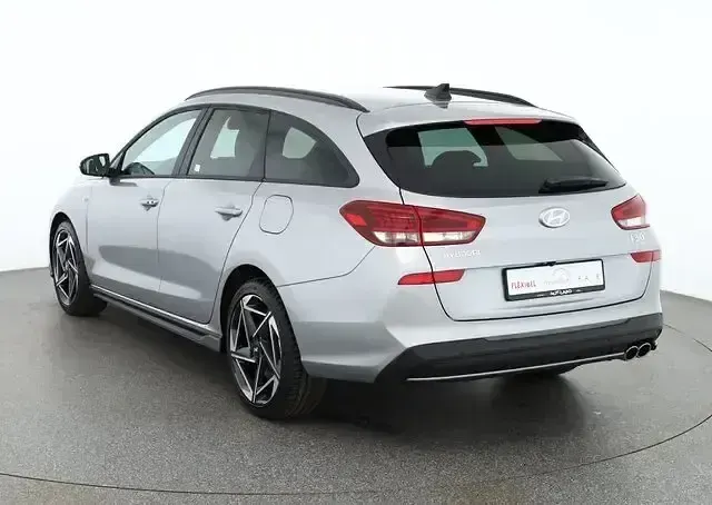 Neu Hyundai i30 N Line 140 PS (102 kW) 2025 Shimmeringsilvermet. Kombi