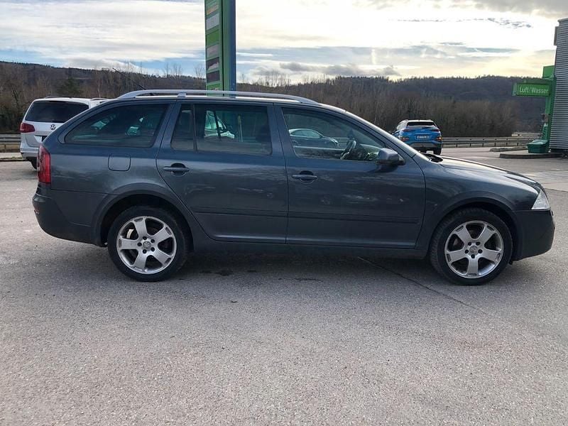 Gebraucht Skoda Octavia Scout 140 PS (102 kW) 2008 Grau Kombi