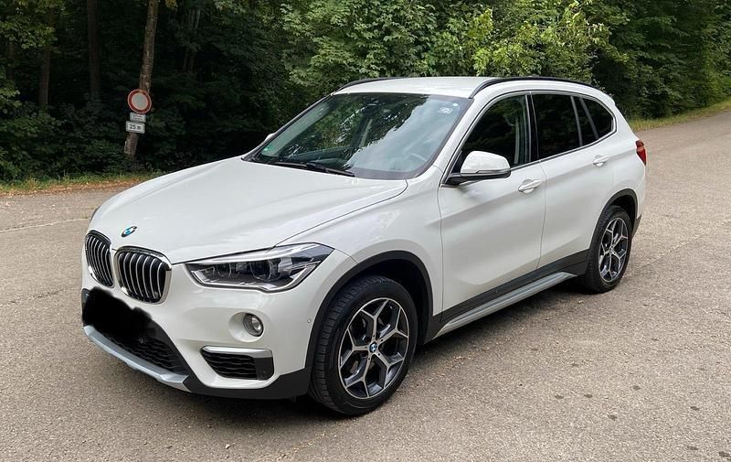 Weiß Gebraucht 2017 BMW X1 Efficient Dynamics SUV | 16.980 € (Fairer Preis) - Bild 1/4
