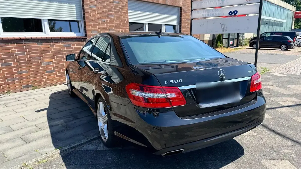 Gebraucht Mercedes E500 AMG 408 PS (300 kW) 2012 Schwarz Limousine