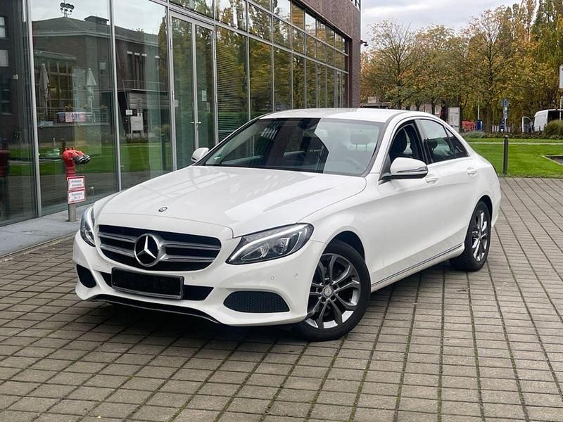 Weiß Gebraucht 2017 Mercedes C180 Avantgarde Limousine | 17.990 € (Guter Preis) - Bild 1/4