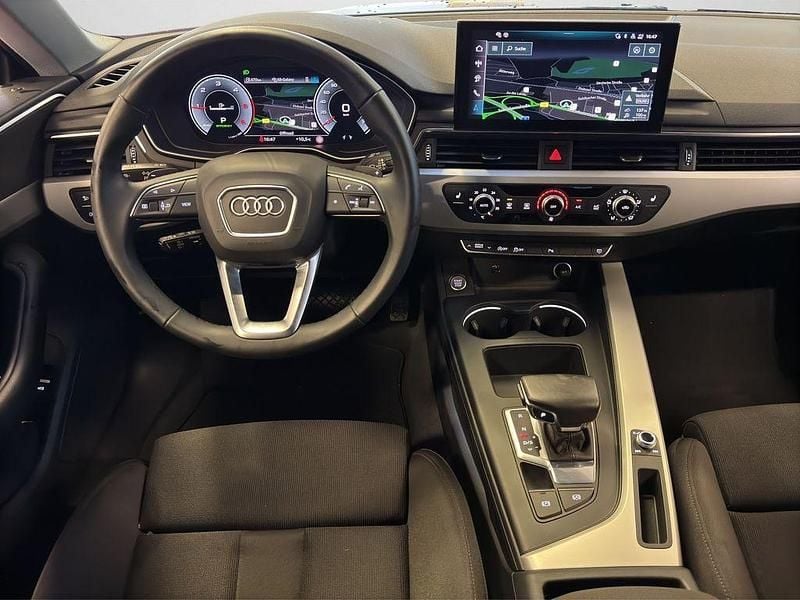 Gebraucht Audi A5 Sportback Ambiente 163 PS (119 kW) 2024 Ascariblau metallic (metallic) Kleinwagen