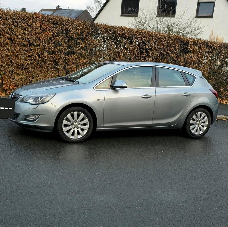 Gebraucht Opel Astra 180 PS (132 kW) 2011 Blau Kombi