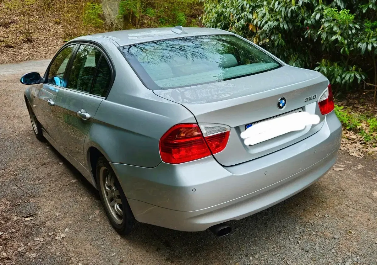 Gebraucht BMW 320 150 PS (110 kW) 2006 Silber Limousine