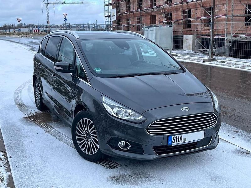 Gebraucht Ford S-MAX Titanium 165 PS (121 kW) 2019 Grau Van / Kleinbus