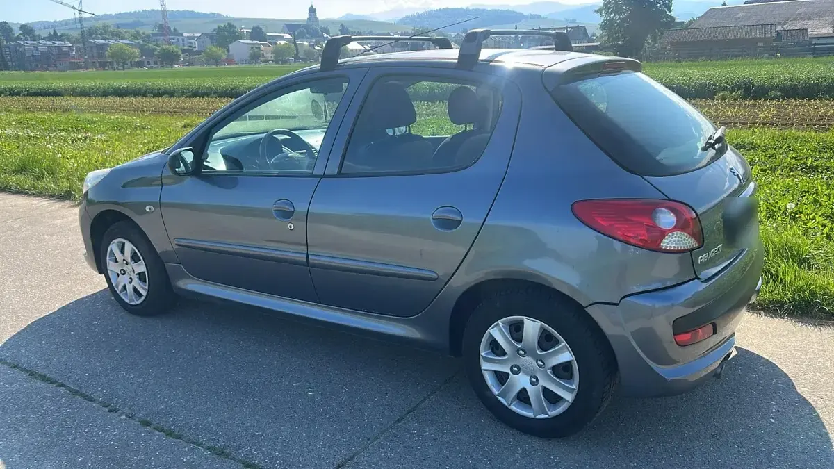 Gebraucht Peugeot 206+ 75 PS (55 kW) 2010 Grau Kleinwagen