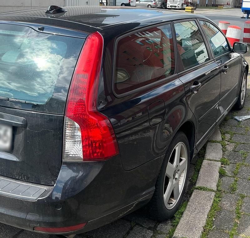 Używany Volvo V50 180 KM (132 kW) 2009 Czarny Kombi