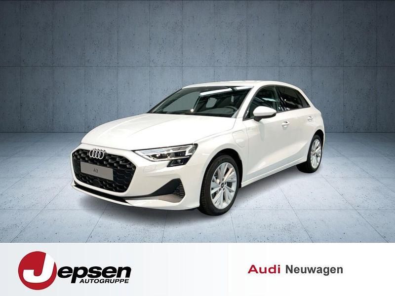 Weiß Neu 2025 Audi A3 Sportback e-tron Ambiente Limousine | 37.480 € (Guter Preis) - Bild 1/4