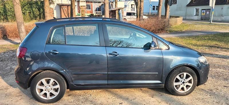 Gebraucht VW Golf VI 109 PS (80 kW) 2010 Blau Kleinwagen