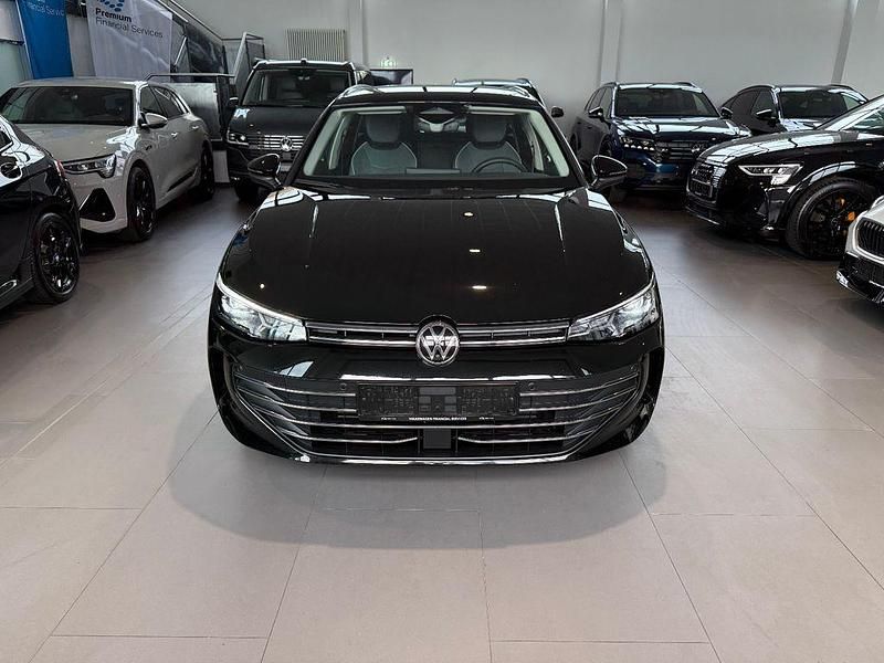 Second-hand VW Passat Business 150 CP (110 kW) 2024 Negru Berlinǎ