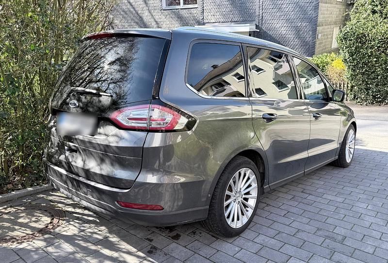 Gebraucht Ford Galaxy Titanium 179 PS (131 kW) 2016 Grau Van / Kleinbus