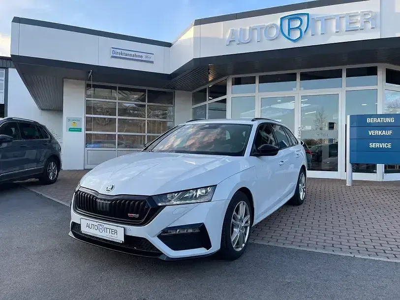 Gebraucht Skoda Octavia RS 200 PS (147 kW) 2023 Moonweiss metallic (metallic) Kombi