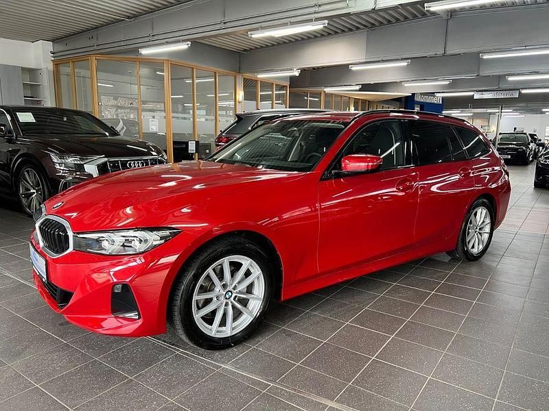 Gebraucht BMW 320 190 PS (139 kW) 2023 Melbournerot Kombi