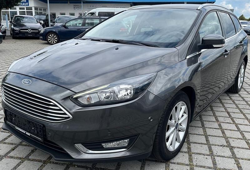 Gebraucht Ford Focus Titanium 125 PS (91 kW) 2018 Grau Limousine