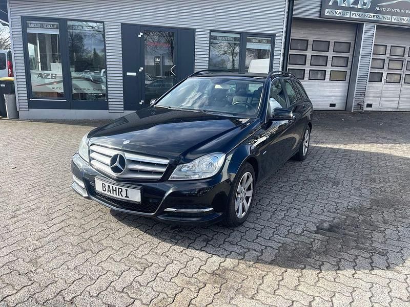 Gebraucht Mercedes C180 120 PS (88 kW) 2011 Schwarz Kombi