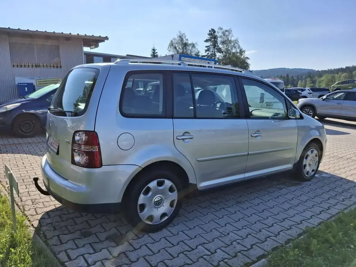 Gebraucht VW Touran Trendline 140 PS (102 kW) 2009 Silber Van / Kleinbus