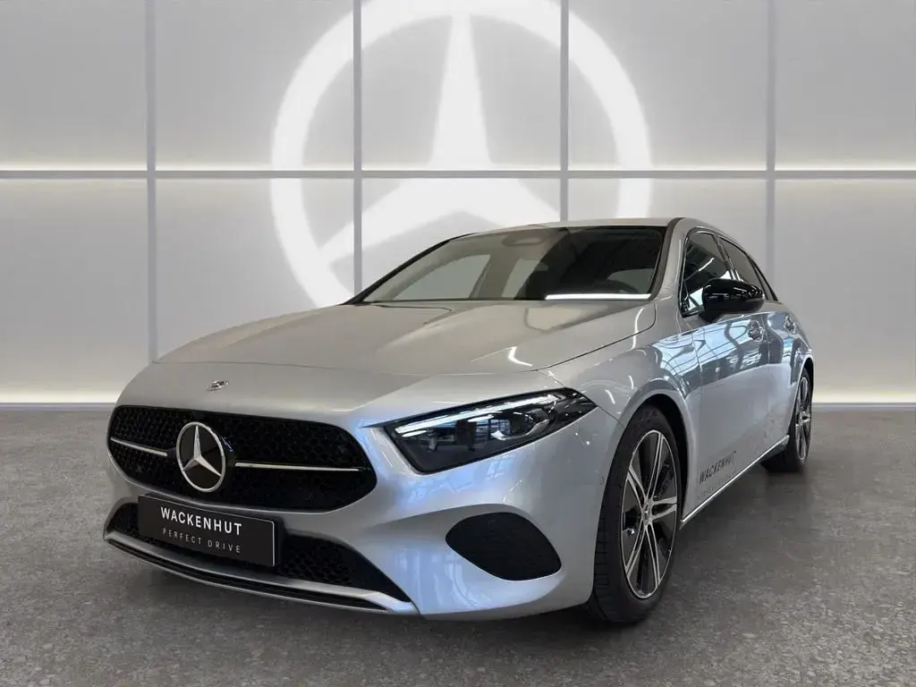 Gebraucht Mercedes A200 Advanced 163 PS (119 kW) 2026 Silber Limousine