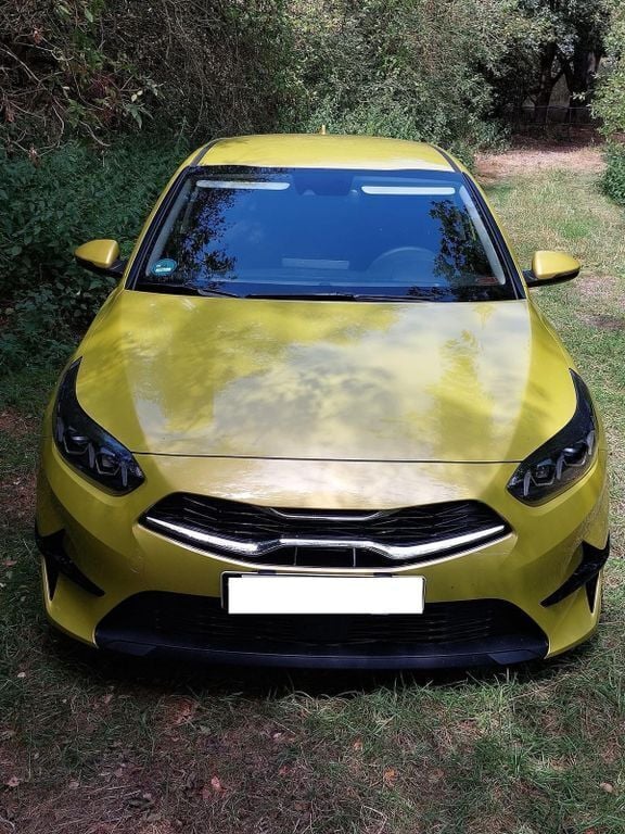 Gelb Gebraucht 2022 Kia Ceed Spirit Limousine | 21.950 € (Guter Preis) - Bild 1/4