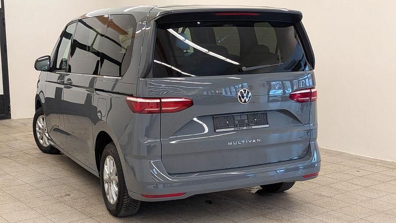 Second-hand VW Multivan 136 CP (100 kW) 2022 Gri Monovolum