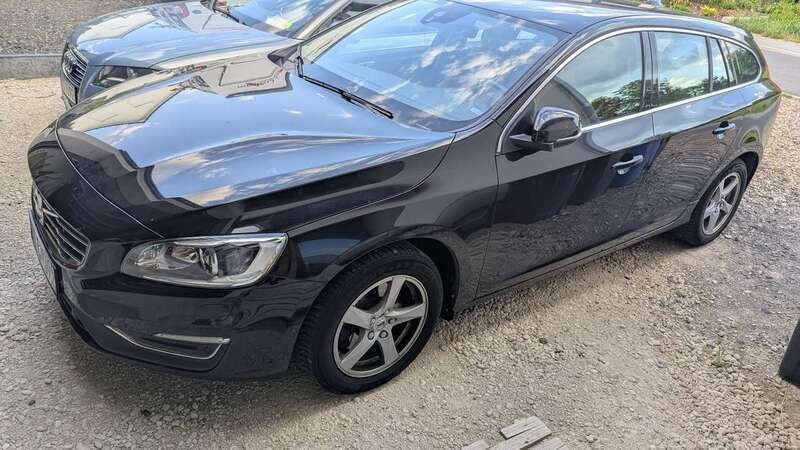 Schwarz Gebraucht 2017 Volvo V60 Summum Kombi | 19.000 € - Bild 1/4