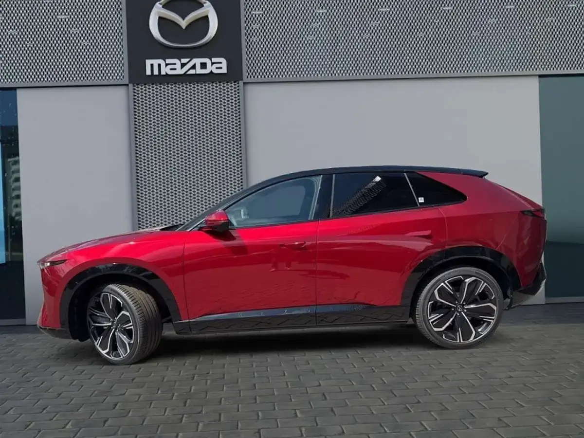Neu Mazda CX-6e Takumi-Line 189 kW (258 PS) 2026 Multitone soul red crystal  SUV