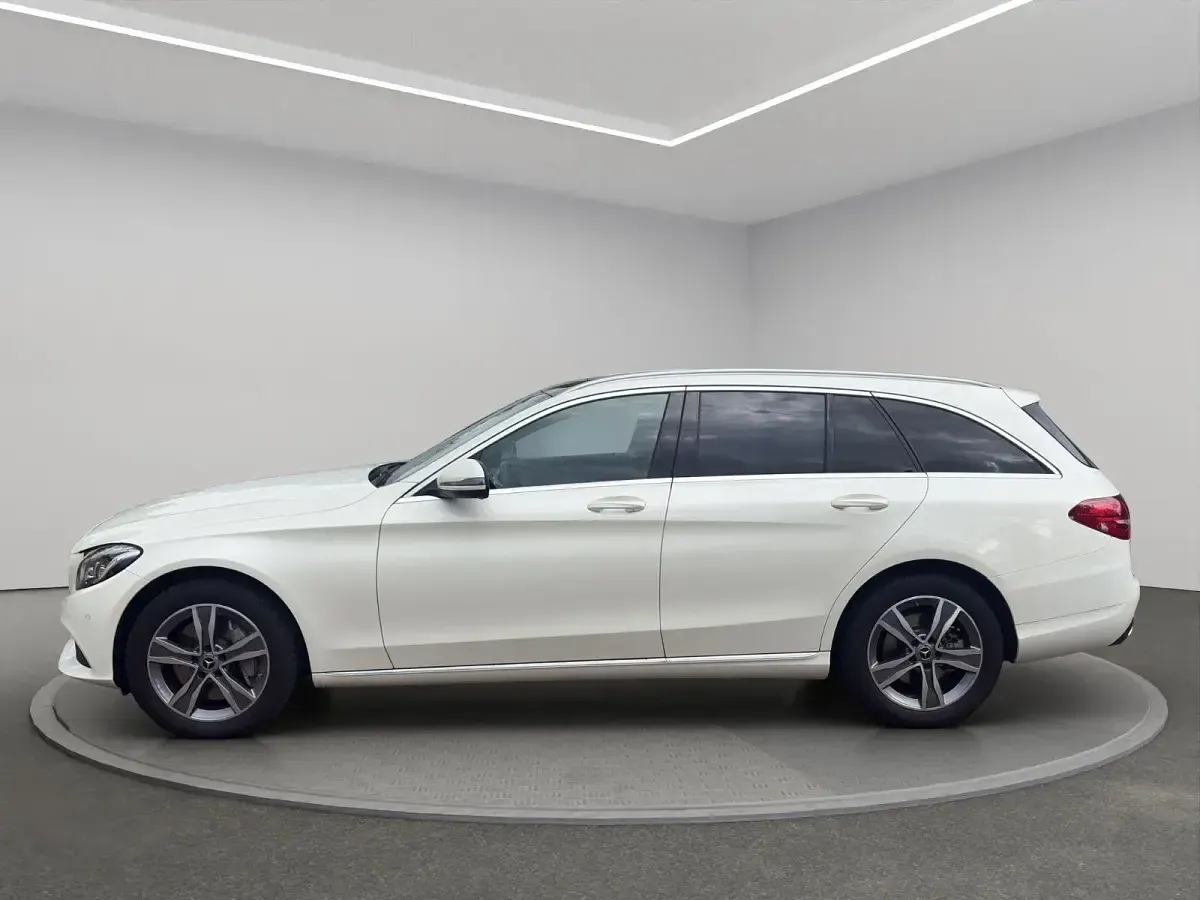 Gebraucht Mercedes C400 333 PS (244 kW) 2018 Weiß Kombi