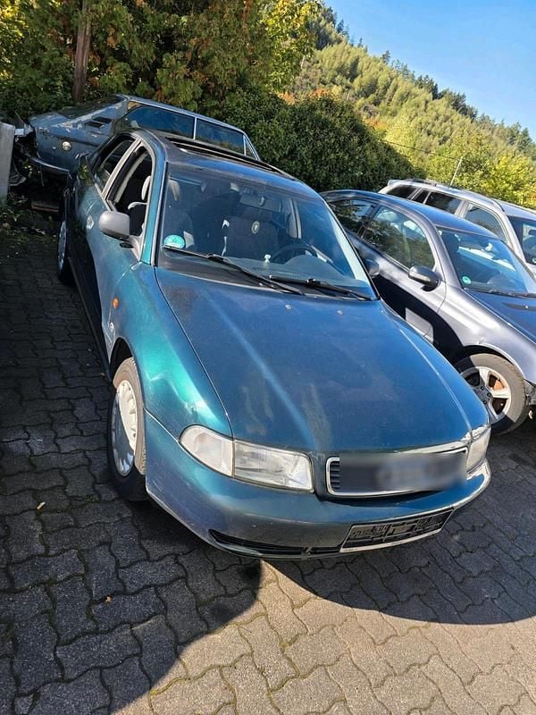 Grün Gebraucht 1996 Audi A4 Limousine | 750 € (Superpreis) - Bild 1/4