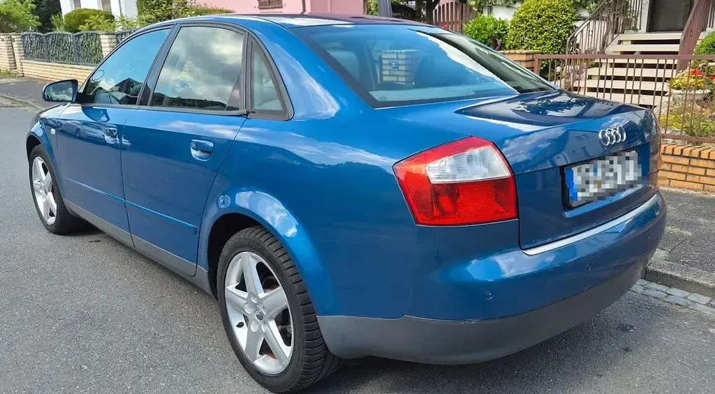 Gebraucht Audi A4 Basis 131 PS (96 kW) 2002 Blau Limousine