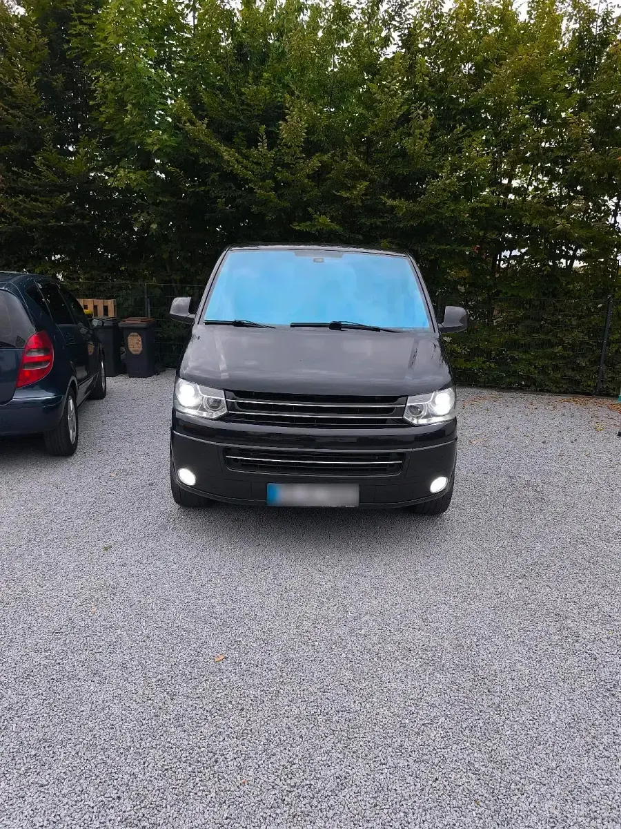 Gebraucht VW Multivan 179 PS (131 kW) 2011 Schwarz Van / Kleinbus