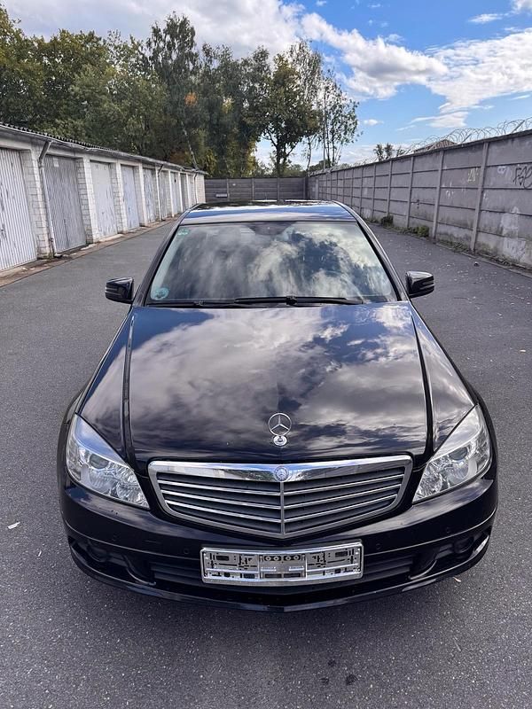 Gebraucht Mercedes C180 156 PS (114 kW) 2011 Schwarz Limousine